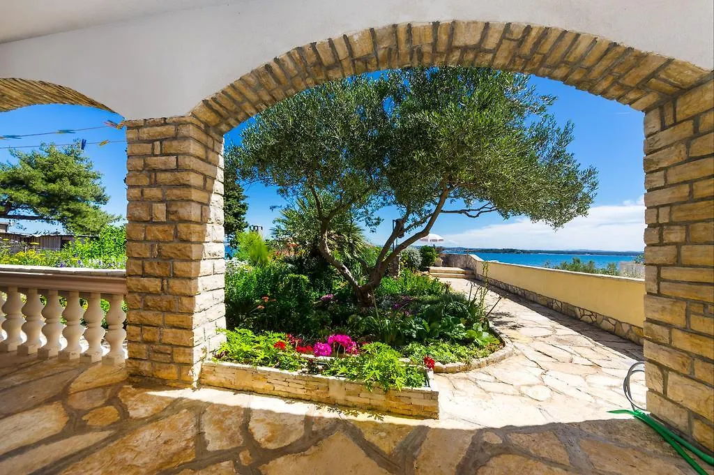 Apartments Katina Tkon 0*,
