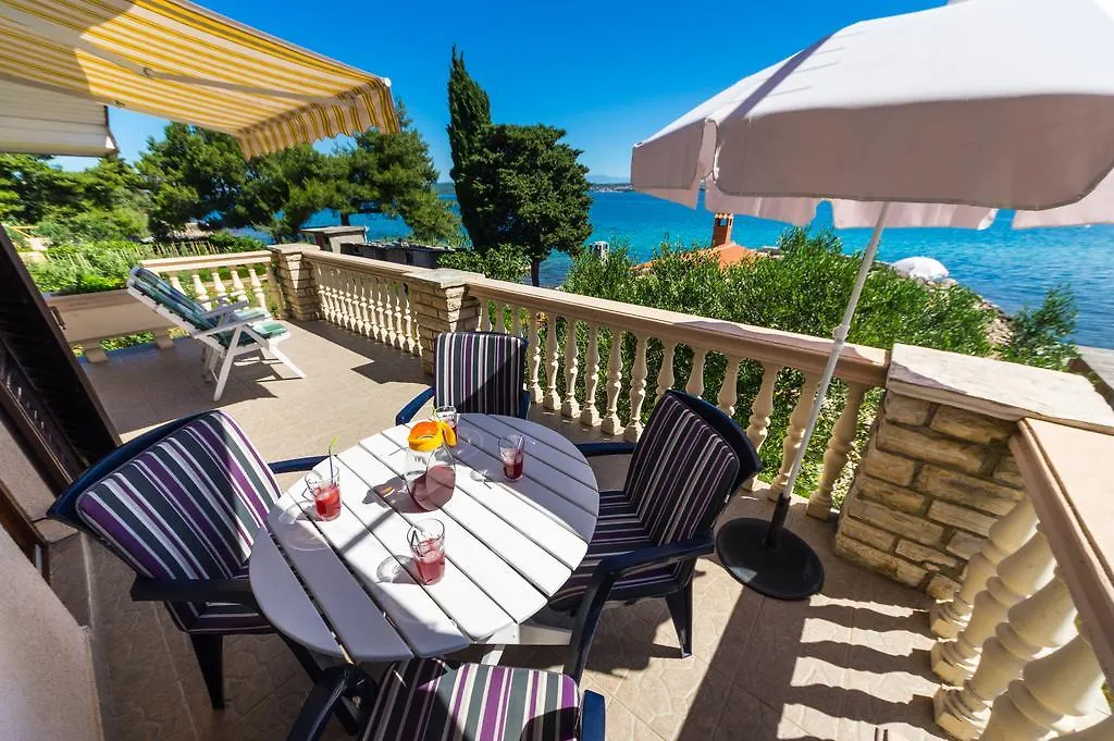 Apartments Katina Tkon 0*,  Croacia